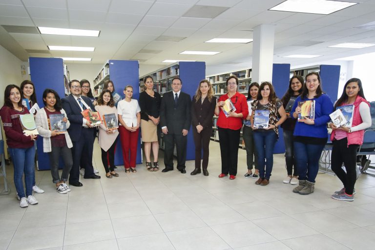 Se incrementa acervo bibliográfico del bachillerato oriente de la UAA