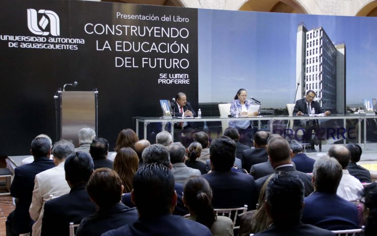 Se presentó el libro Construyendo la educación del futuro en la UAA