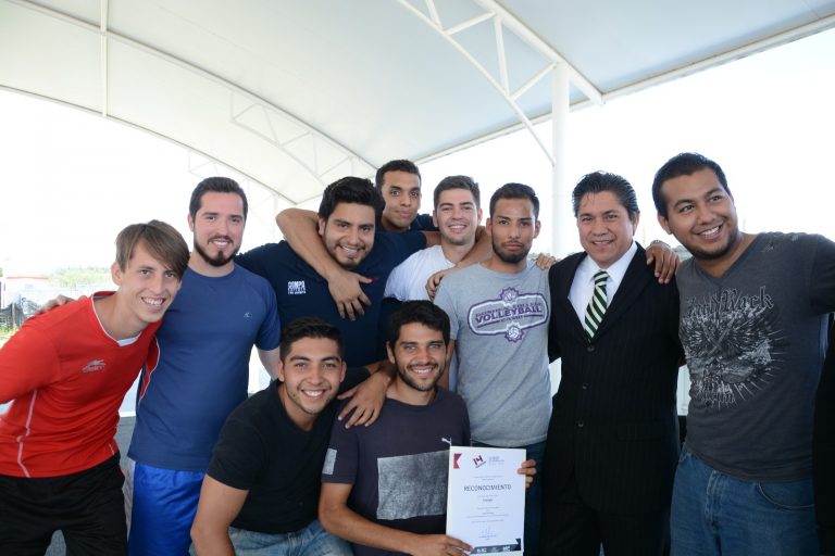 Presenta UP selección de alumnos que participarán en competencias internacionales