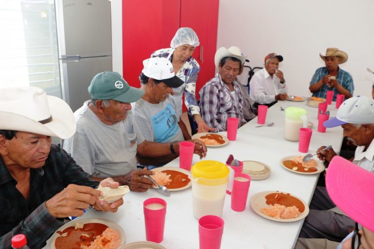 Operan 9 comedores comunitarios en la entidad