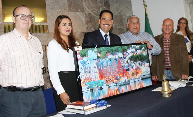 Se reúnen Colegio de Arquitectos y Ayuntamiento capital