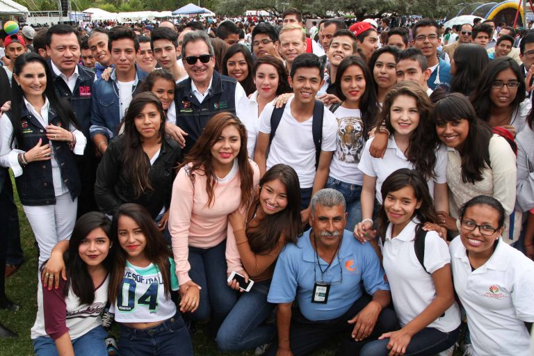 Festejos por el Cuarto Aniversario de la Casa del Adolescente