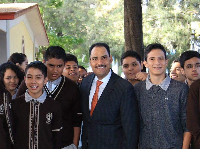 Honores con la Gente Buena en la secundaria general No. 26 Himno Nacional