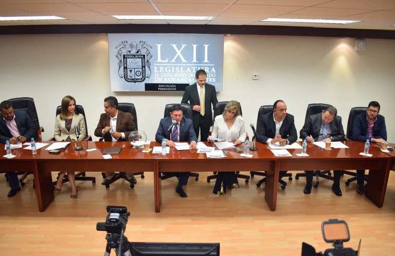 Discute Sesión Permanente del Congreso Estatal omisión de votos por parte del IEE