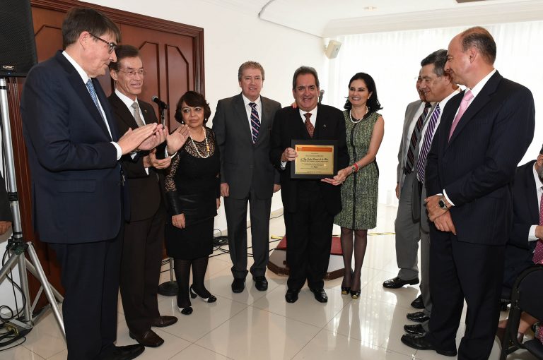 Hacen entrega de reconocimientos por 35, 25 y 10 años de servicio en la Celebración del Día del Notario