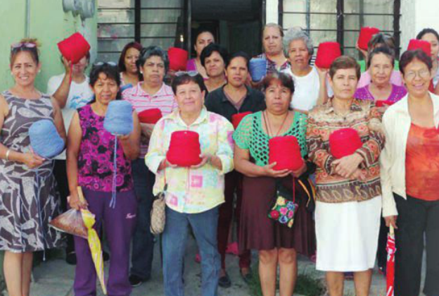 Sebideso entrega estambre a clubes de tejido