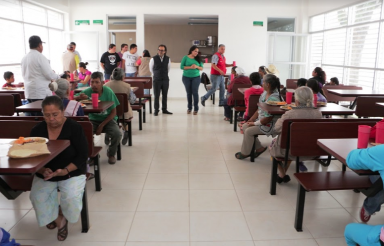Comedores Comunitarios atienden a cien personas diariamente
