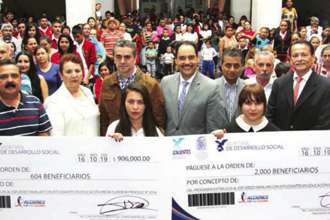 Última entrega de becas del programa Estímulos al Esfuerzo Familiar
