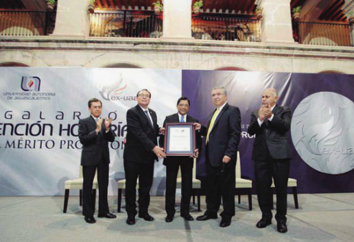 Entrega la UAA Galardón Mención Honorífica al Mérito Profesional