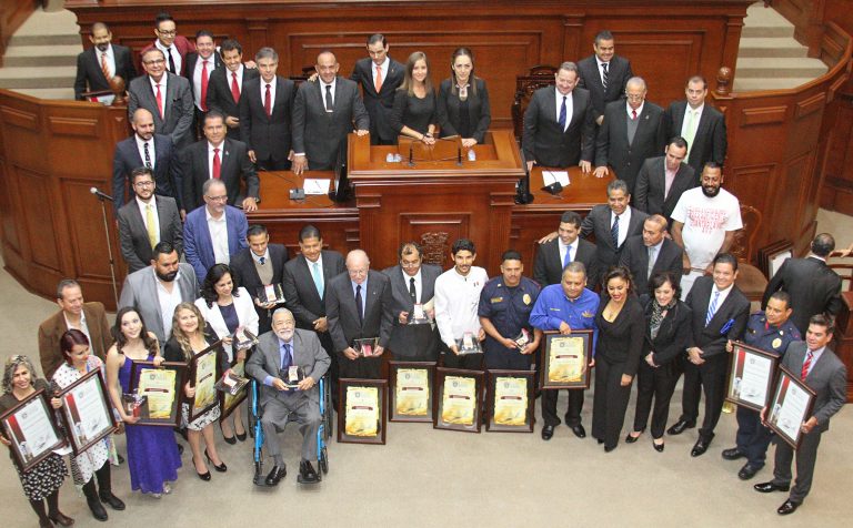 Congreso del Estado entrega medallas honoríficas a once ciudadanos destacados