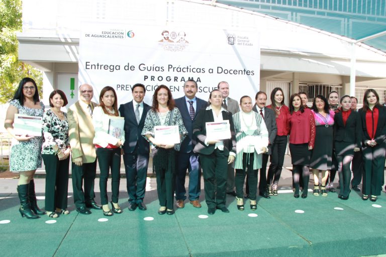 Entregan guías a docentes para prevenir la violencia