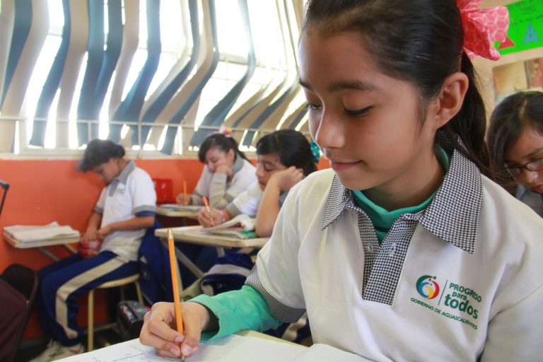 Publican resultados de becas compensatorias y de excelencia educativa