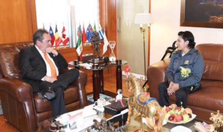 Se reunió el gobernador con la deportista María Paredes Albor