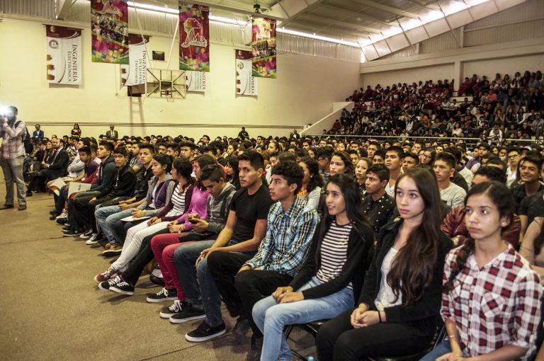 Beca el Gobierno Estatal a jóvenes con inversión de 900 mil pesos