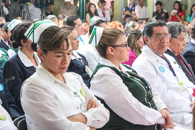 Médicos del IMSS reciben reconocimiento por su labor