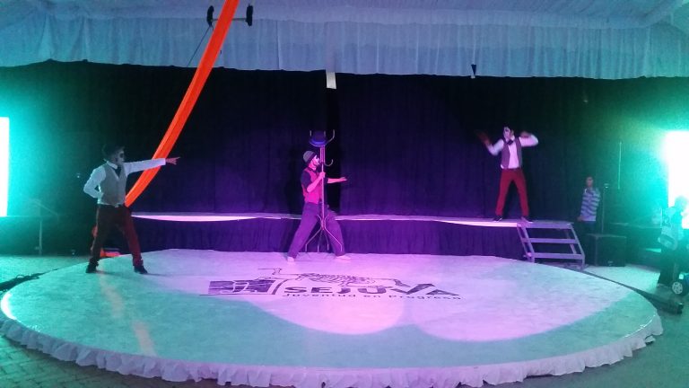 Participan los jóvenes en el Festival de las Calaveras