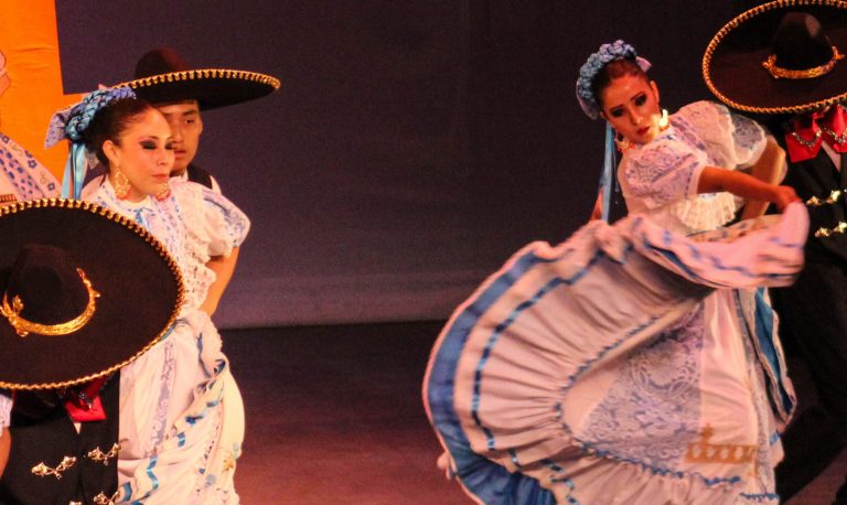 Presentan El corazón del único mundo