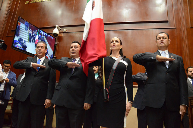 Rinden protesta legisladores