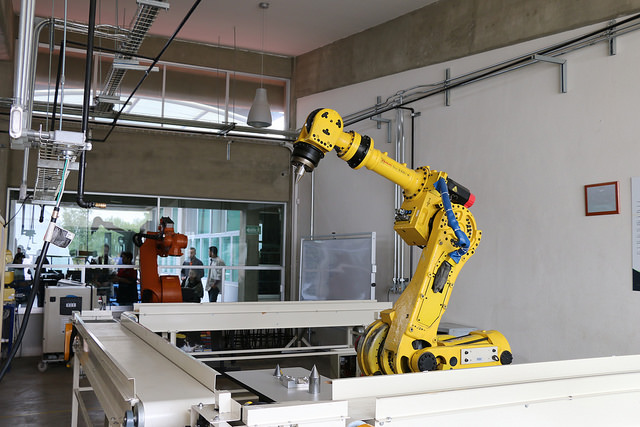 Donan brazo robótico a la UPA