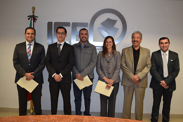 Entrega IEE constancia a cuatro regidores independientes