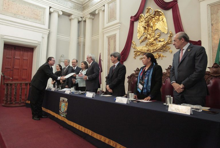 Entregan Distintivo Vanguardia Anuies-SCJNa la UAA