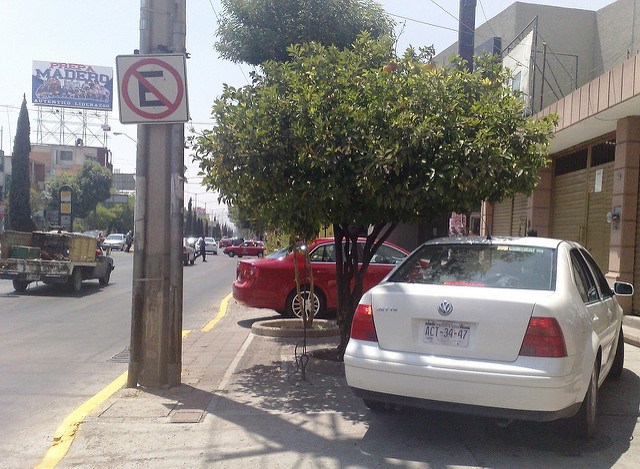 Permitirá Tránsito municipal estacionarse en líneas amarillas