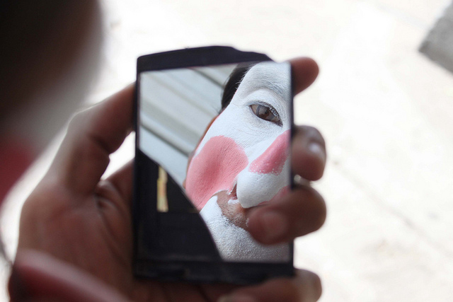 El clown consiste en mostrar emociones y mirar al otro: Wendy Ramos