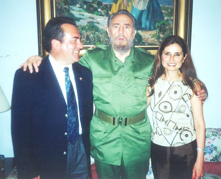 Lamentan el fallecimiento de Fidel Castro