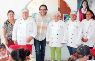 Reconocen a más de 70 personas por su colaboración en comedores comunitarios