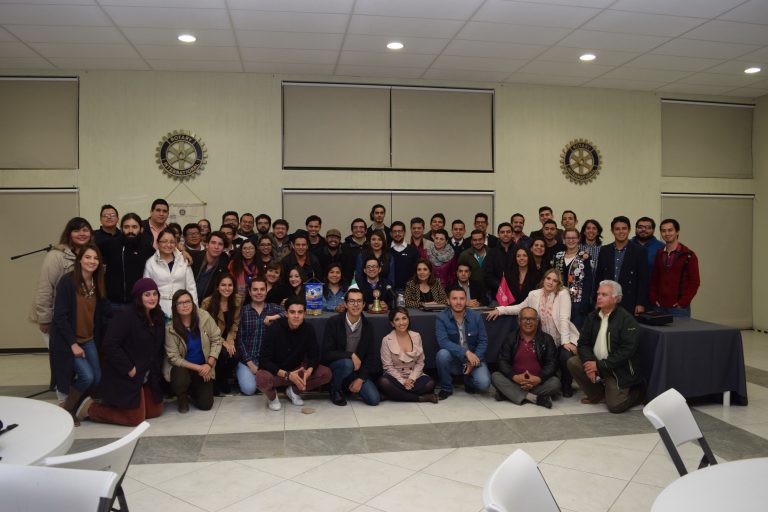 Entre Jóvenes: Diálogos sobre Democracia