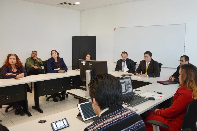 Entrega de equipo tecnológico en beneficio de estudiantes de posgrado de la UPA