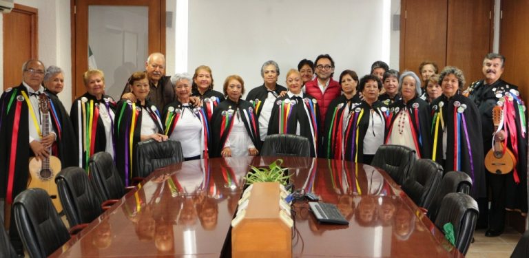 Reconocen a la Estudiantina de la Estancia de Día para Adultos Mayores