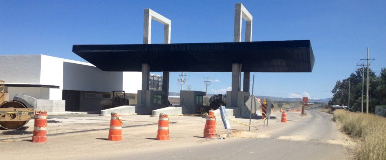 Concluye primera etapa de construcción de la puerta de seguridad oriente