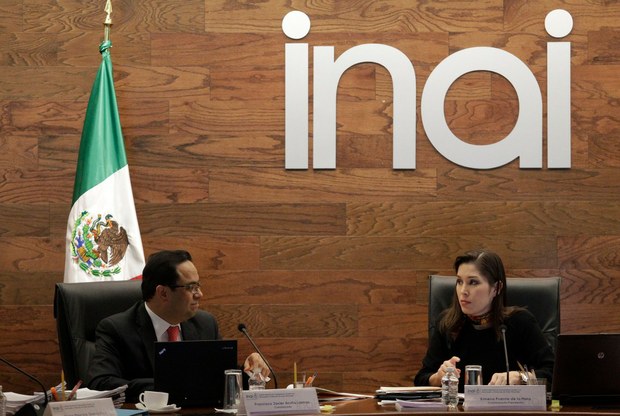 La CNH y el INAI firman convenio de colaboración sobre la plataforma Comisiones Abiertas