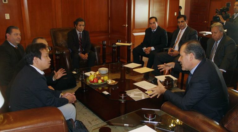 Se reúne el gobernador con inversionistas japoneses