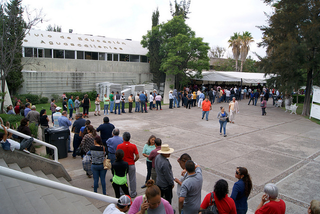 Recibe gobierno estatal 46 millones para liquidar bono a maestros