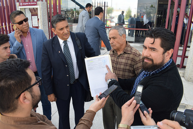 Presentan asociaciones civiles amparo para revertir incremento del transporte público