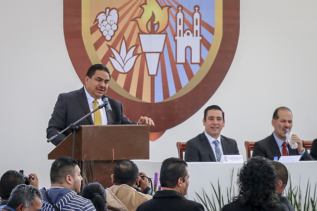 Primer alcalde independiente toma protesta de Cosío