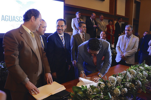 Entregan escrituras a propietarios del Parque Industrial Micro Productivo