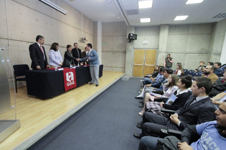 Premian a estudiantes seleccionados para participar en Olimpiadas nacionales de la ciencia