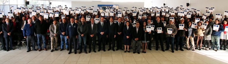 250 trabajadores del Ayuntamiento capital reciben reconocimiento