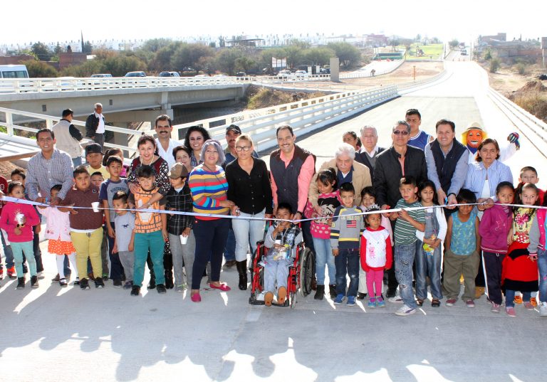 Entregan infraestructura urbana al oriente de la ciudad