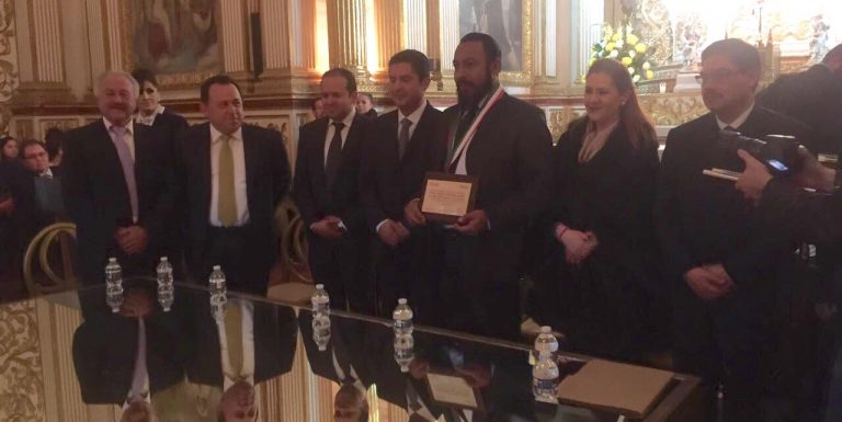 Recibe Andrés Vázquez Gloria galardón Veta de Plata