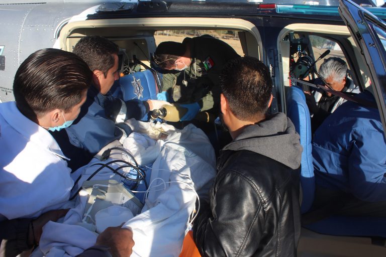 Trasladan a una persona de emergencia en el Halcón I