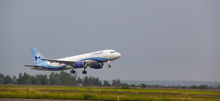 López Obrador analiza hacer de nuevo la terminal 2 del AICM para evitar desgracias