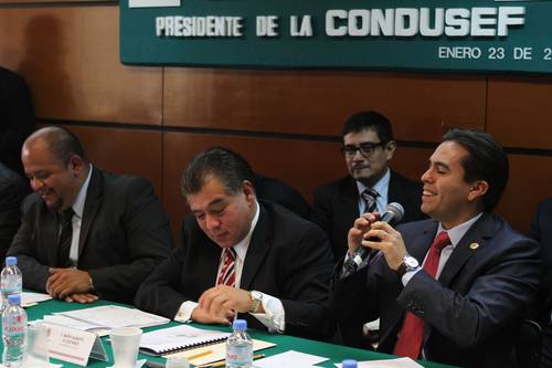 Se brinda información a connacionales para proteger su patrimonio