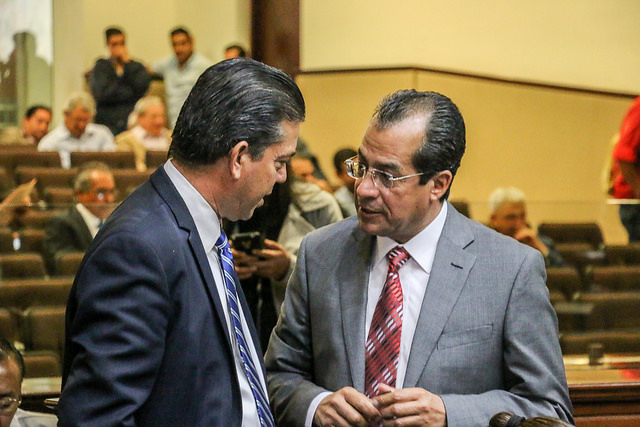 Discuten diputados locales incremento a los combustibles