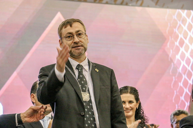 Lo que ofrece la universidad ante la actual crisis moral