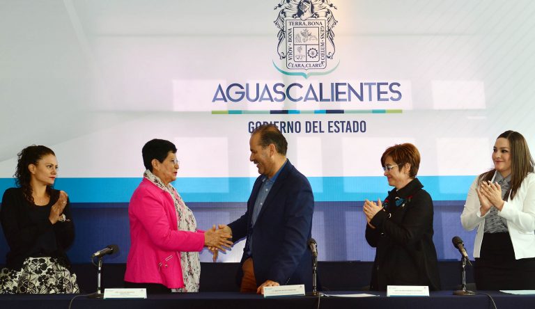 Firma gobierno estatal convenio para disminuir el rezago educativo, alimentario y salud