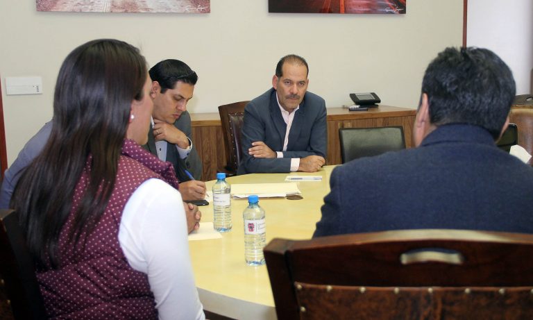 Se reúne Orozco Sandoval con transportistas locales